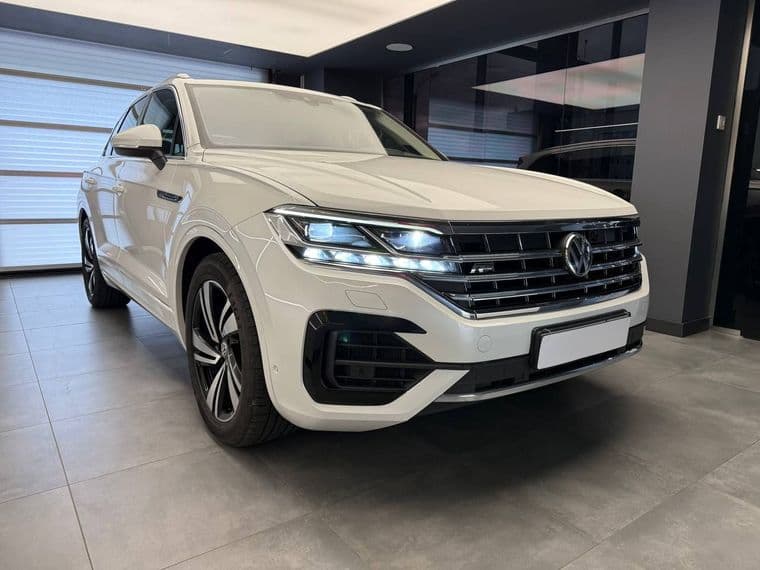 Volkswagen Touareg, 2018 - вид 3