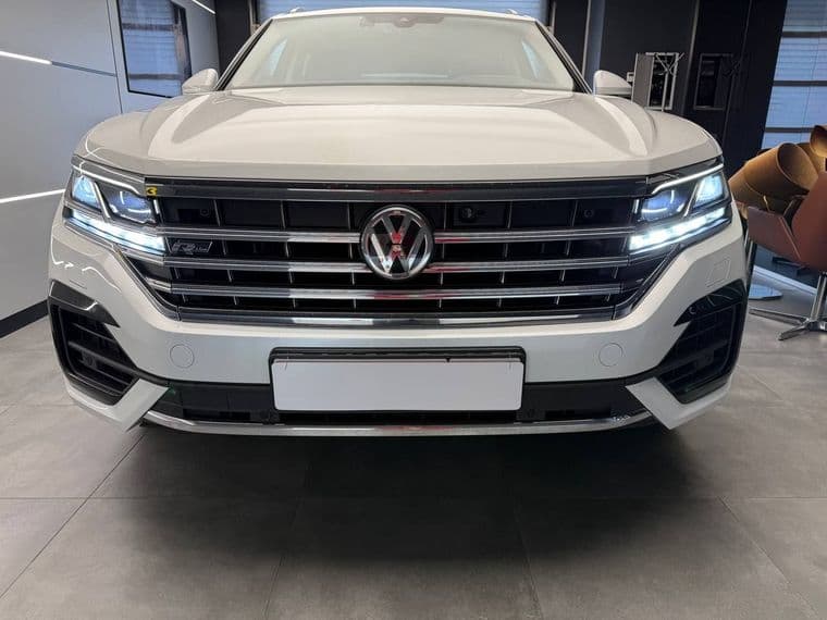 Volkswagen Touareg, 2018 - вид 2