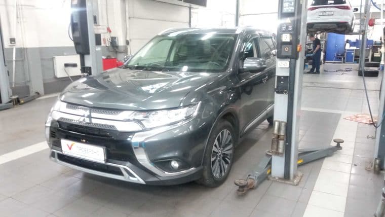 Mitsubishi Outlander 2020 года, 52 642 км - вид 2