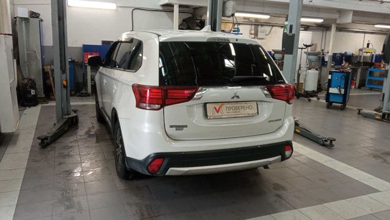 Mitsubishi Outlander, 2017 - вид 3