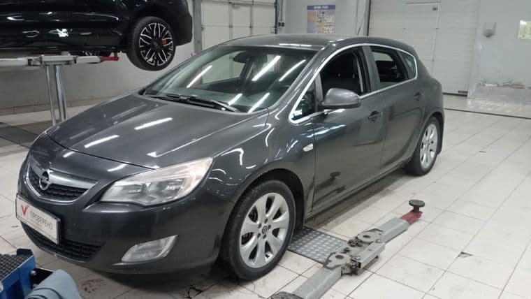 Opel Astra, 2011