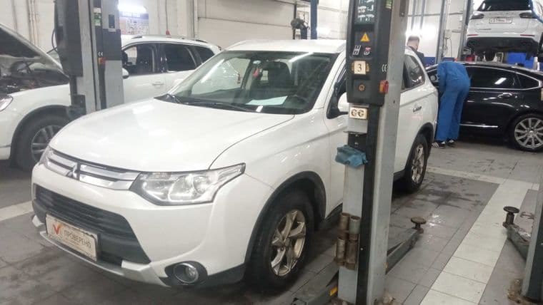 Mitsubishi Outlander 2014 года, 215 000 км - вид 1