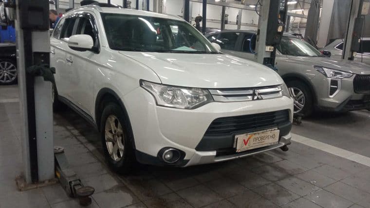 Mitsubishi Outlander 2014 года, 215 000 км - вид 2