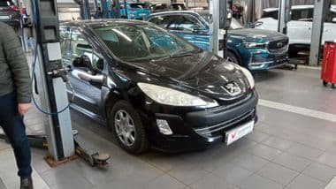 Peugeot 308 2011 года, 100 848 км - вид 2
