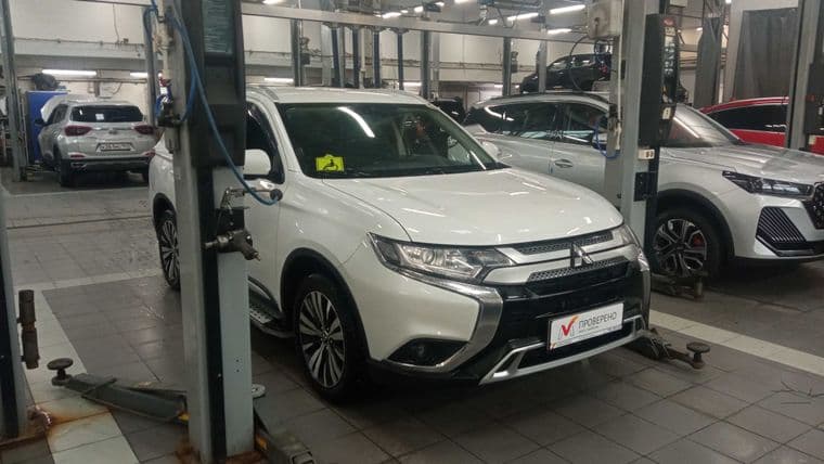 Mitsubishi Outlander, 2019 - вид 1