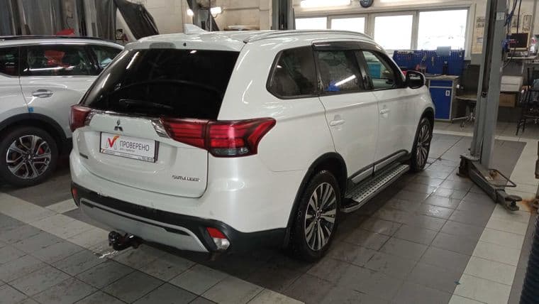 Mitsubishi Outlander, 2019 - вид 2