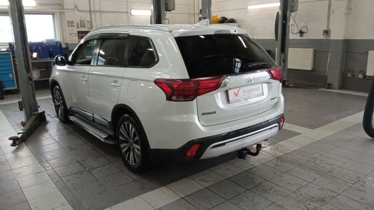 Mitsubishi Outlander, 2019 - вид 3