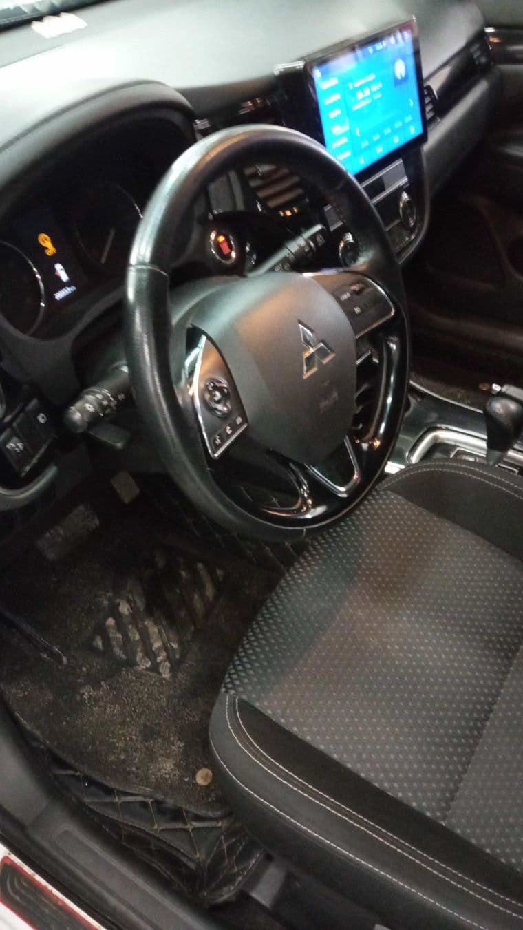 Mitsubishi Outlander, 2019 - вид 4