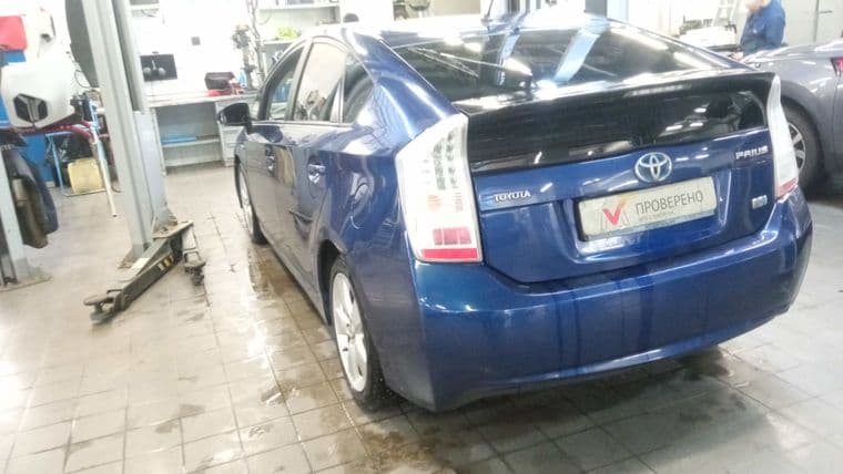 Toyota Prius, 2010 - вид 3