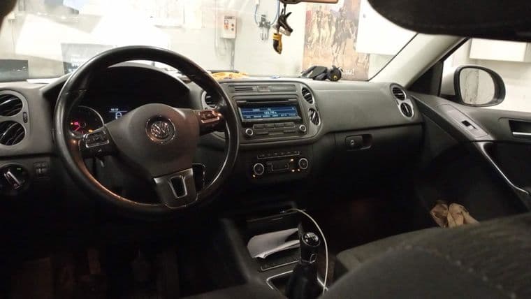 Volkswagen Tiguan, 2012 - вид 2