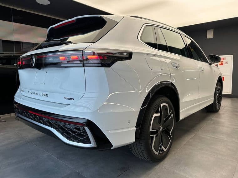 Volkswagen Tiguan L, 2024 - вид 4