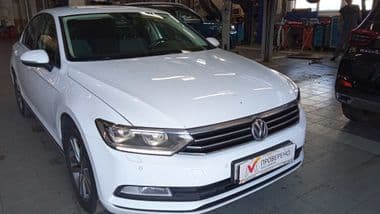 Volkswagen Passat 2016 года, 138 322 км - вид 2