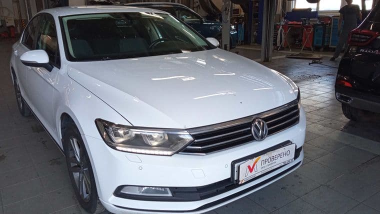 Volkswagen Passat 2016 года, 138 322 км - вид 2