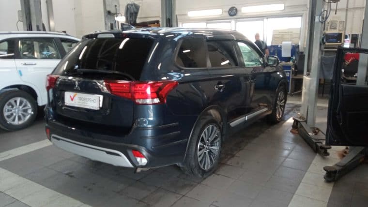 Mitsubishi Outlander, 2020 - вид 2