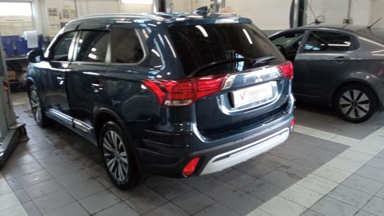 Mitsubishi Outlander, 2020 - вид 3