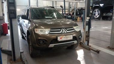 Mitsubishi Pajero Sport 2015 года, 134 736 км - вид 2