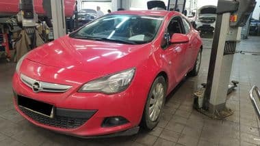 Opel Astra GTC 2013 года, 136 360 км - вид 1