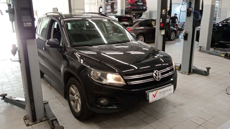 Volkswagen Tiguan 2013 года, 141 750 км - вид 2