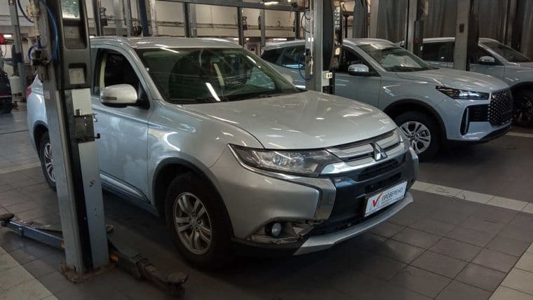 Mitsubishi Outlander, 2018 - вид 1