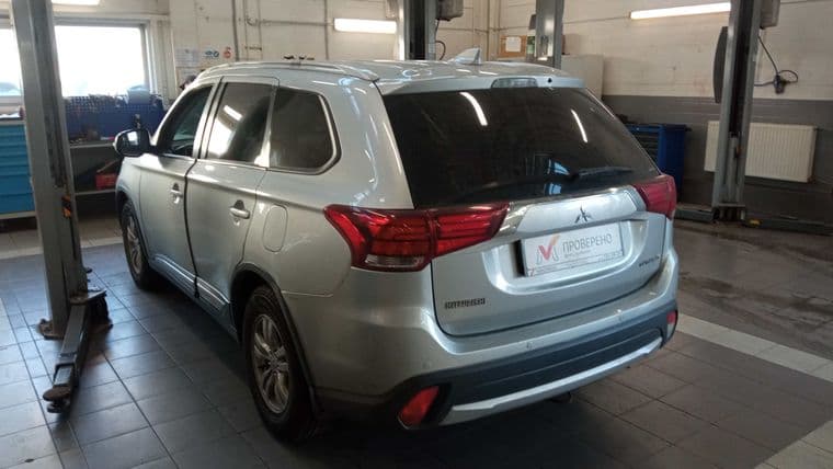 Mitsubishi Outlander, 2018 - вид 3
