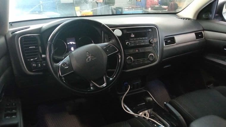 Mitsubishi Outlander, 2018 - вид 4