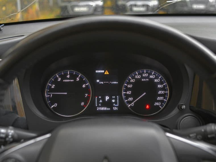 Mitsubishi Outlander, 2018 - вид 4