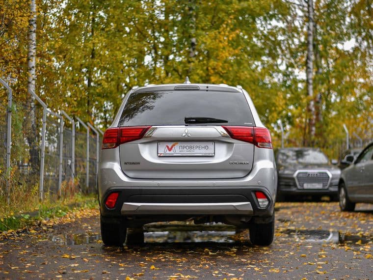 Mitsubishi Outlander, 2018 - вид 3