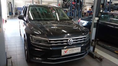 Volkswagen Tiguan 2018 года, 118 285 км - вид 2