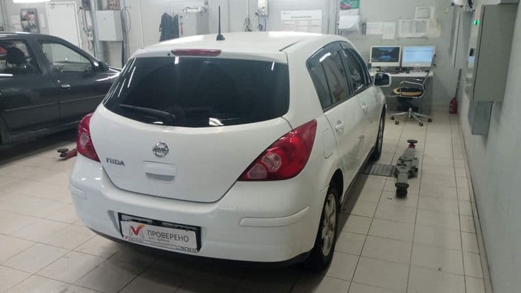 Nissan Tiida, 2008 - вид 3