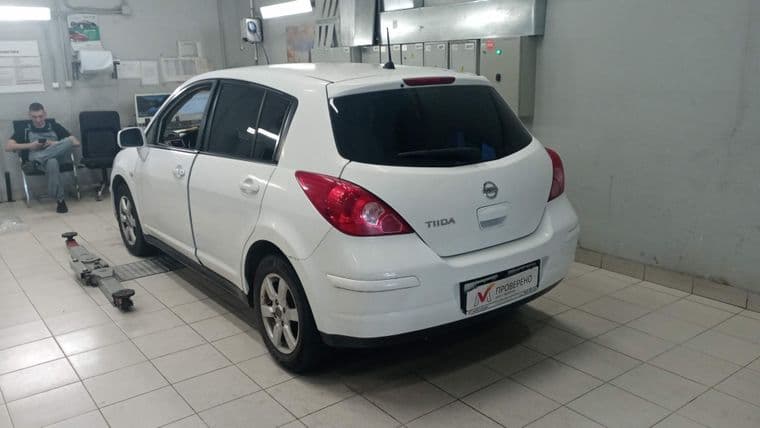 Nissan Tiida, 2008 - вид 4