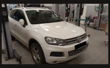 Volkswagen Touareg 2013 года, 301 066 км - вид 2