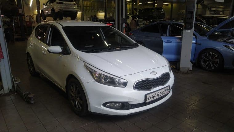 KIA Ceed 2013 года, 250 305 км - вид 2