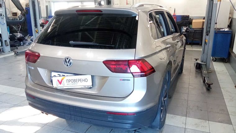 Volkswagen Tiguan, 2018 - вид 2