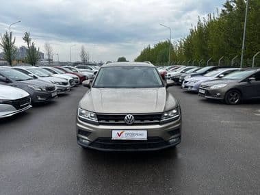 Volkswagen Tiguan 2018 года, 180 216 км - вид 2