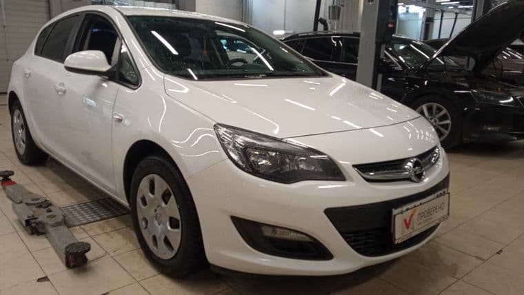 Opel Astra 2015 года, 53 404 км - вид 2