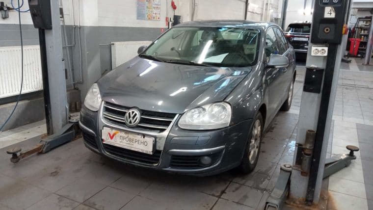 Volkswagen Jetta 2009 года, 329 656 км - вид 1