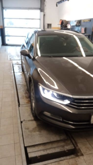 Volkswagen Passat 2018 года, 217 854 км - вид 1