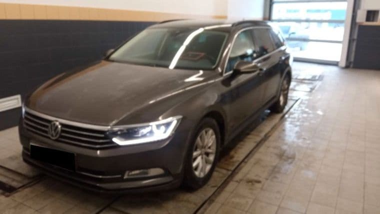Volkswagen Passat 2018 года, 217 854 км - вид 2
