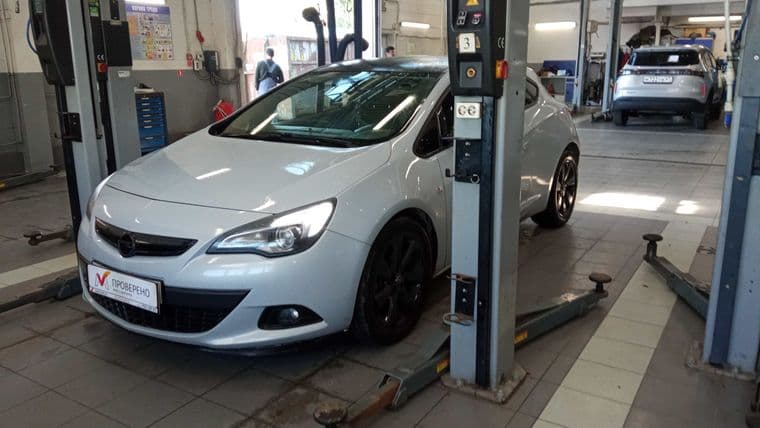 Opel Astra GTC, 2012