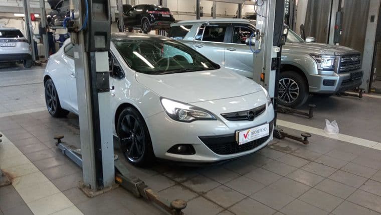Opel Astra GTC, 2012 - вид 1