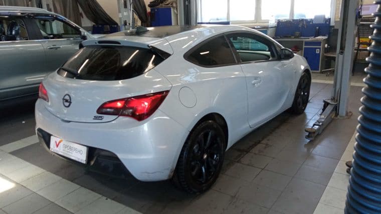 Opel Astra GTC, 2012 - вид 2