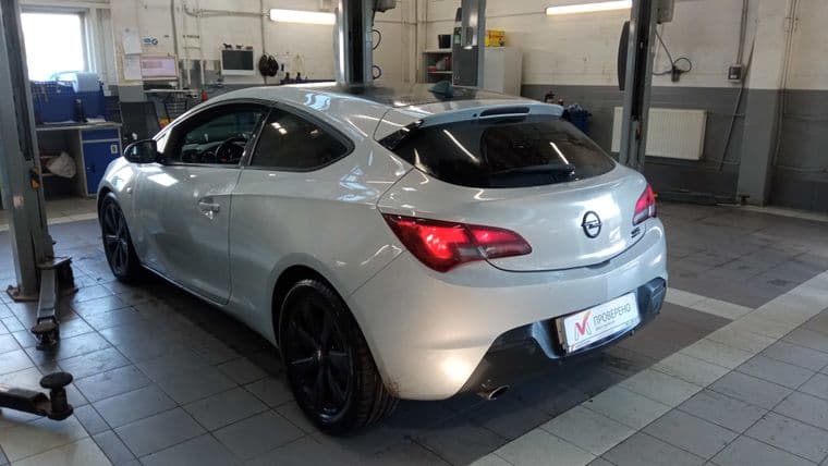 Opel Astra GTC, 2012 - вид 3