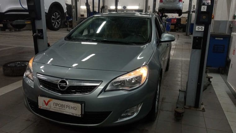 Opel Astra, 2011