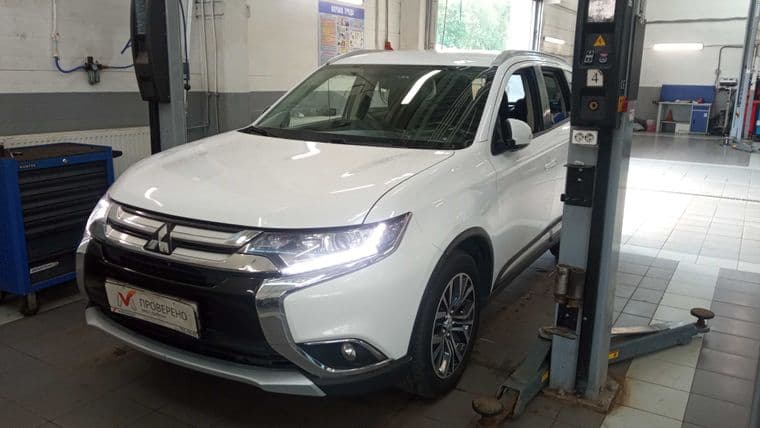Mitsubishi Outlander 2018 года, 116 856 км - вид 1