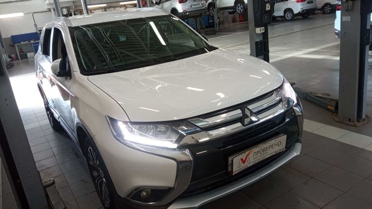 Mitsubishi Outlander, 2018 - вид 1