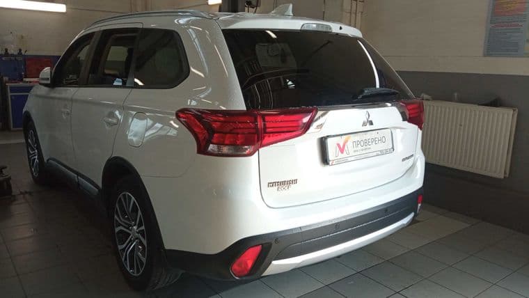 Mitsubishi Outlander, 2018 - вид 3
