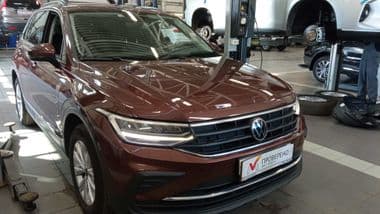 Volkswagen Tiguan 2021 года, 62 053 км - вид 2