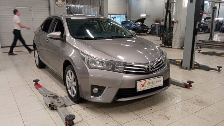 Toyota Corolla 2013 года, 201 000 км - вид 1