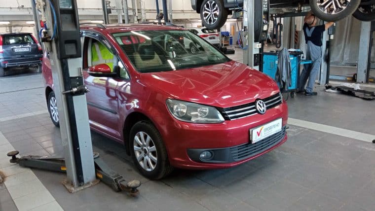 Volkswagen Touran, 2010 - вид 1
