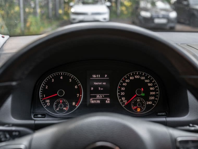 Volkswagen Touran, 2010 - вид 4